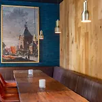 Stadshotel & Proeflokaal 'toer Отель 2*